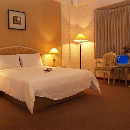 Park Motel Chiayi Extérieur photo