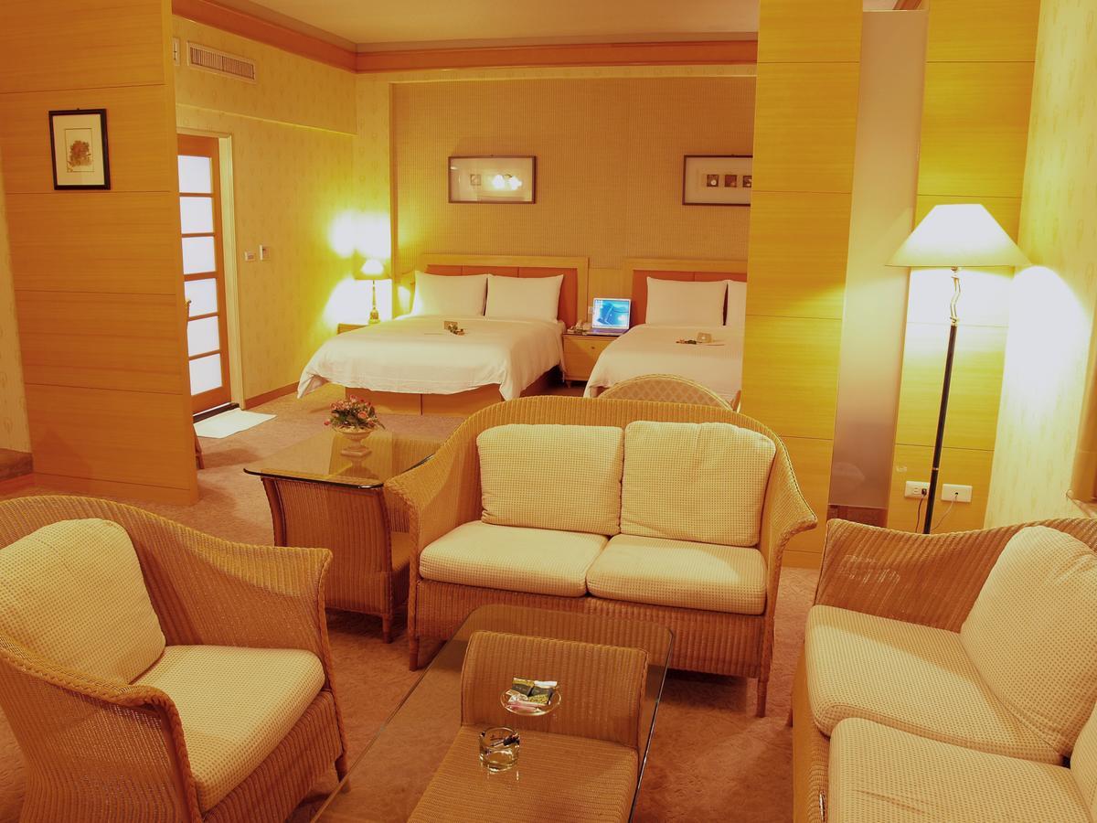 Park Motel Chiayi Extérieur photo