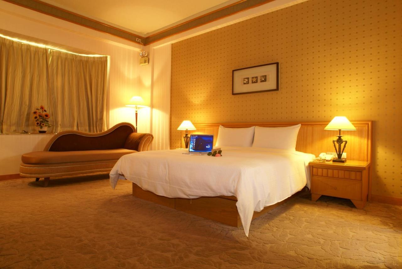 Park Motel Chiayi Extérieur photo