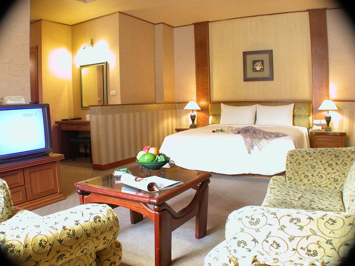 Park Motel Chiayi Extérieur photo