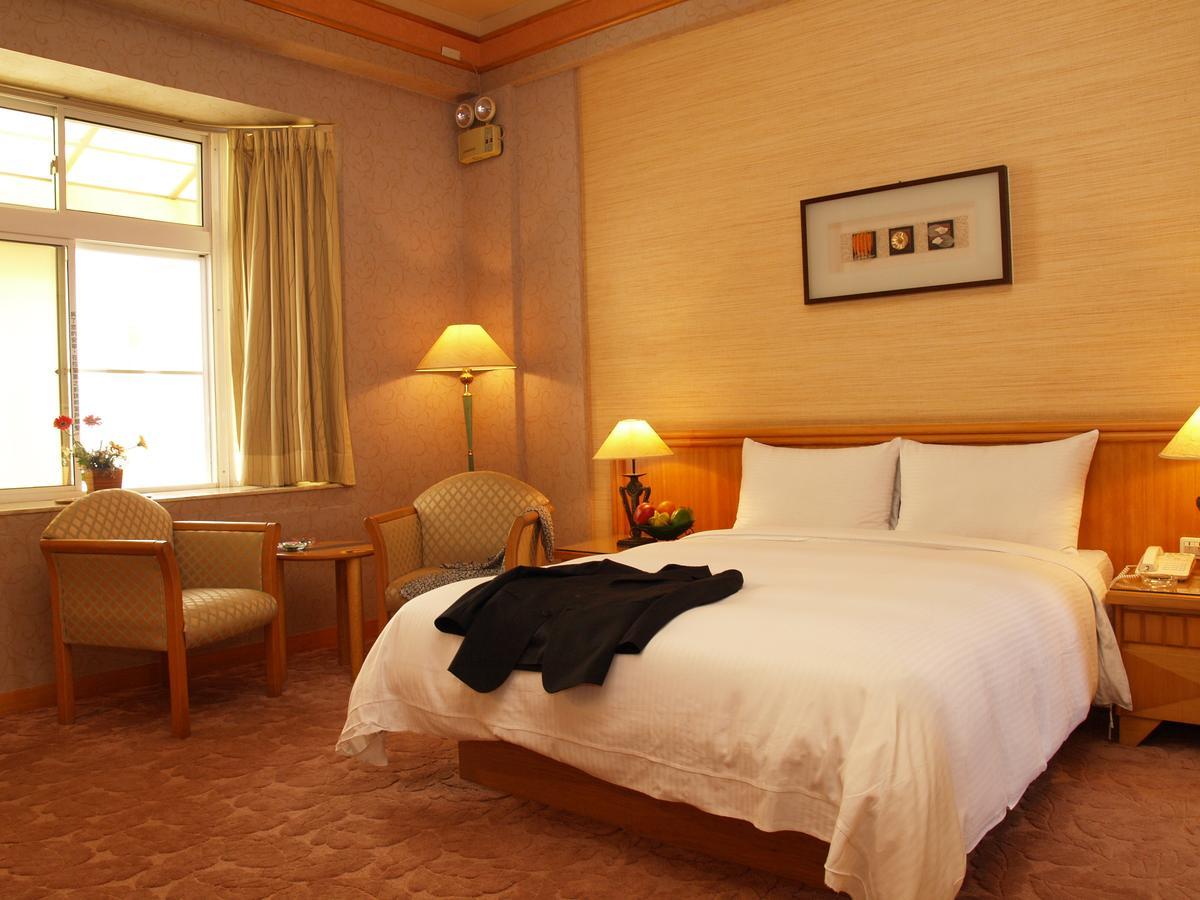 Park Motel Chiayi Extérieur photo