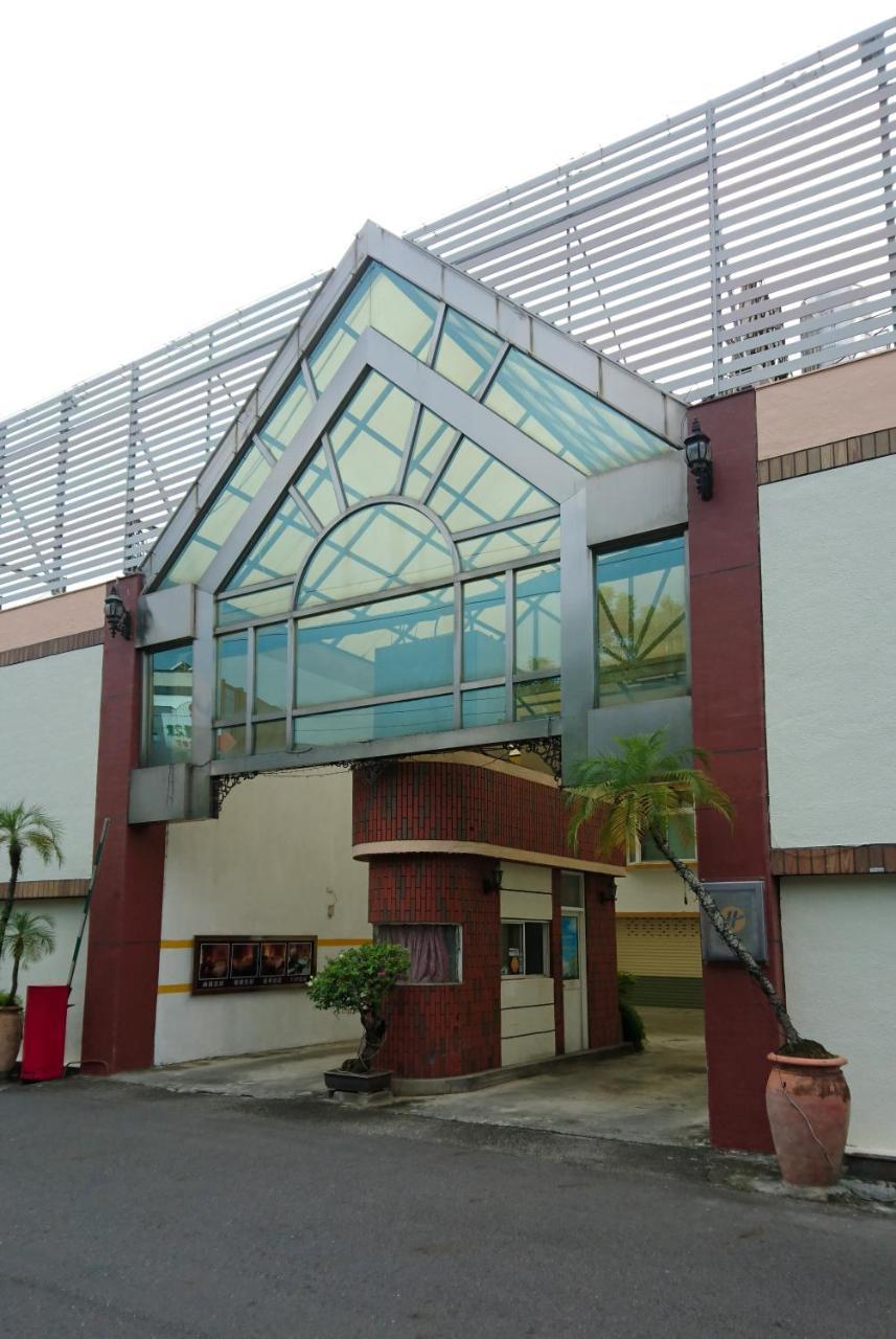 Park Motel Chiayi Extérieur photo