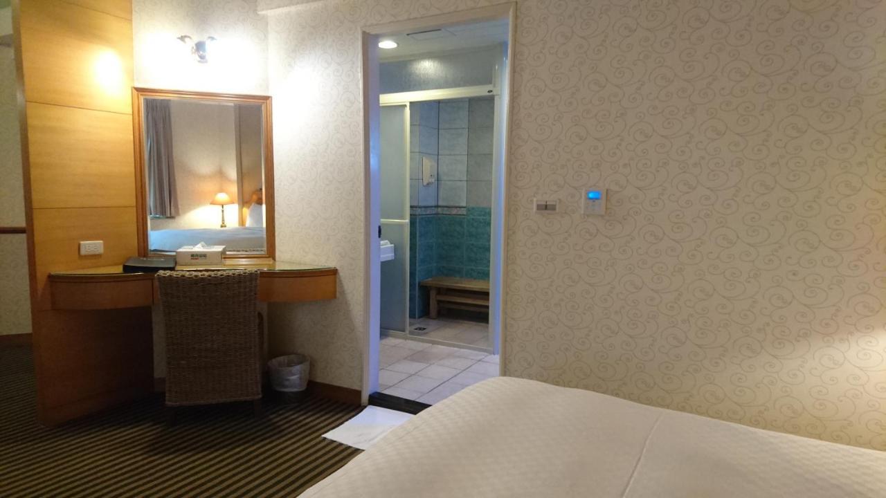 Park Motel Chiayi Extérieur photo